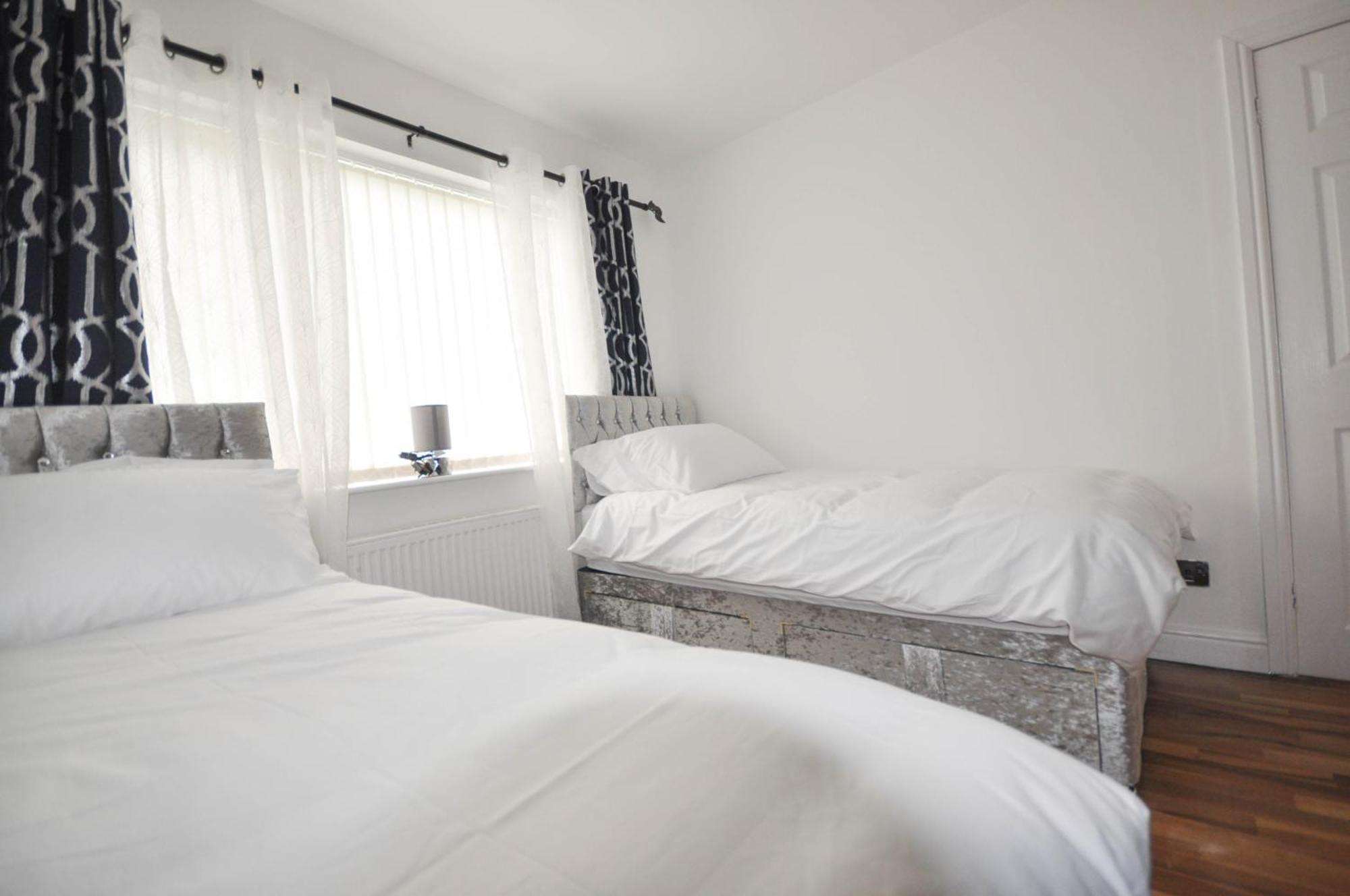 Modern 2 Bed Apartment Luton  Exterior foto