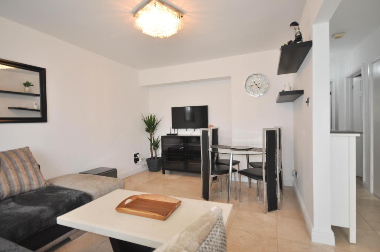 Modern 2 Bed Apartment Luton  Exterior foto