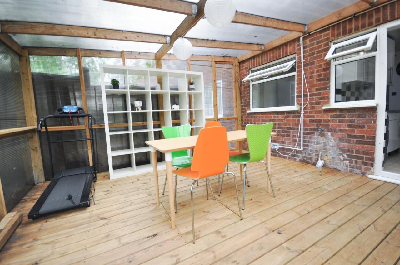 Modern 2 Bed Apartment Luton  Exterior foto
